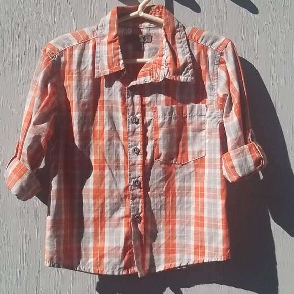 3 boy's button shirts - Picture 3 of 4